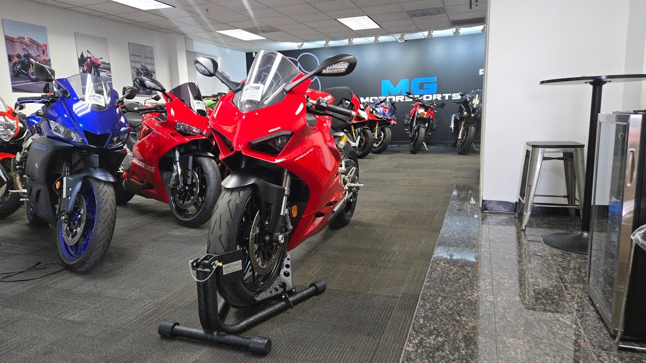 2022 Ducati Panigale V2 Walk Around Video for Raylin in Brooklyn
