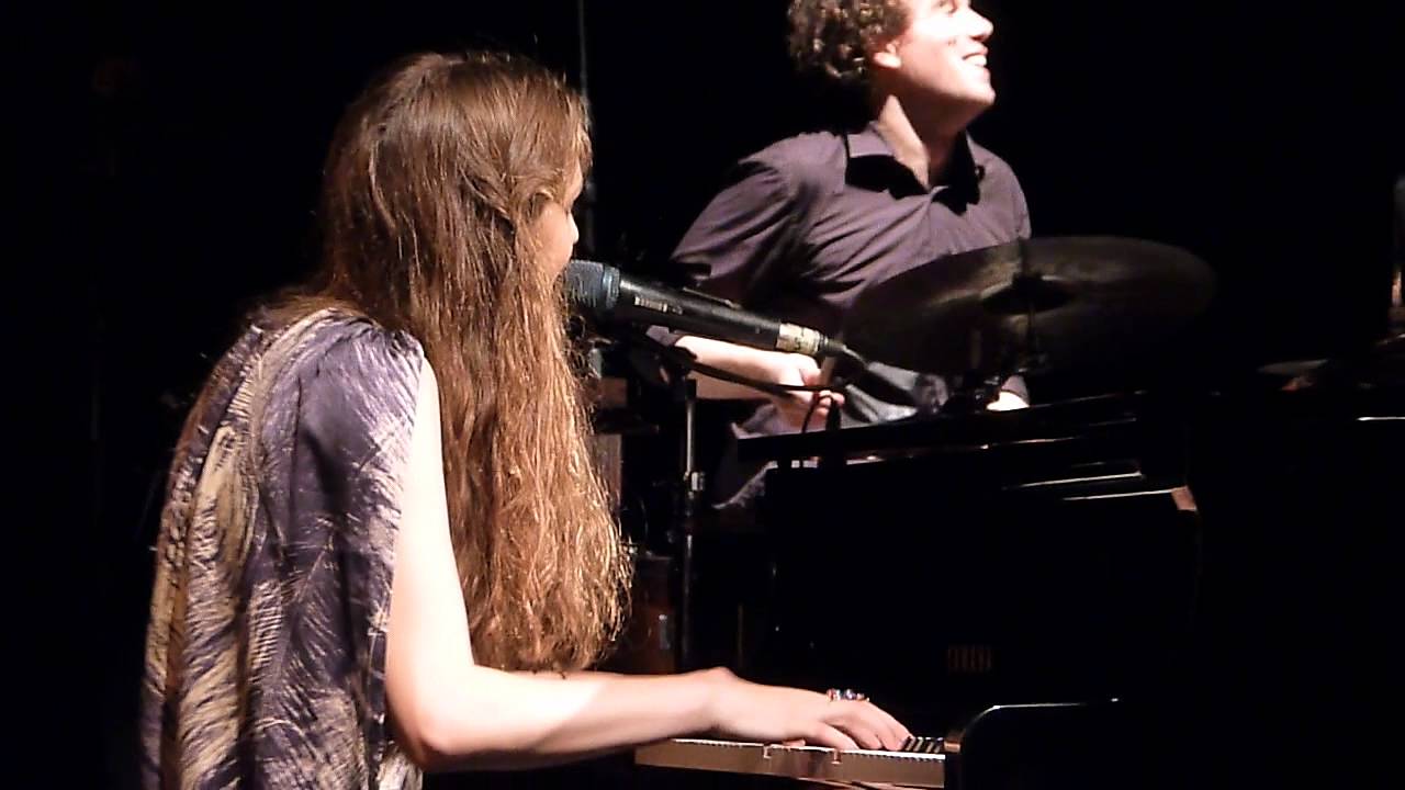 Birdy - White Winter Hymnal @ La Cigale, Paris.