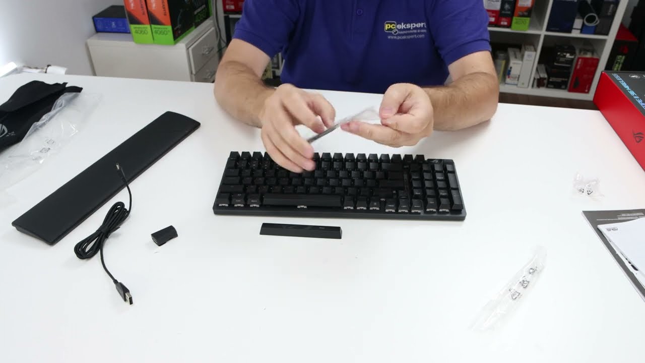 Asus Strix Scope II 96 Wireless unboxing & lighting