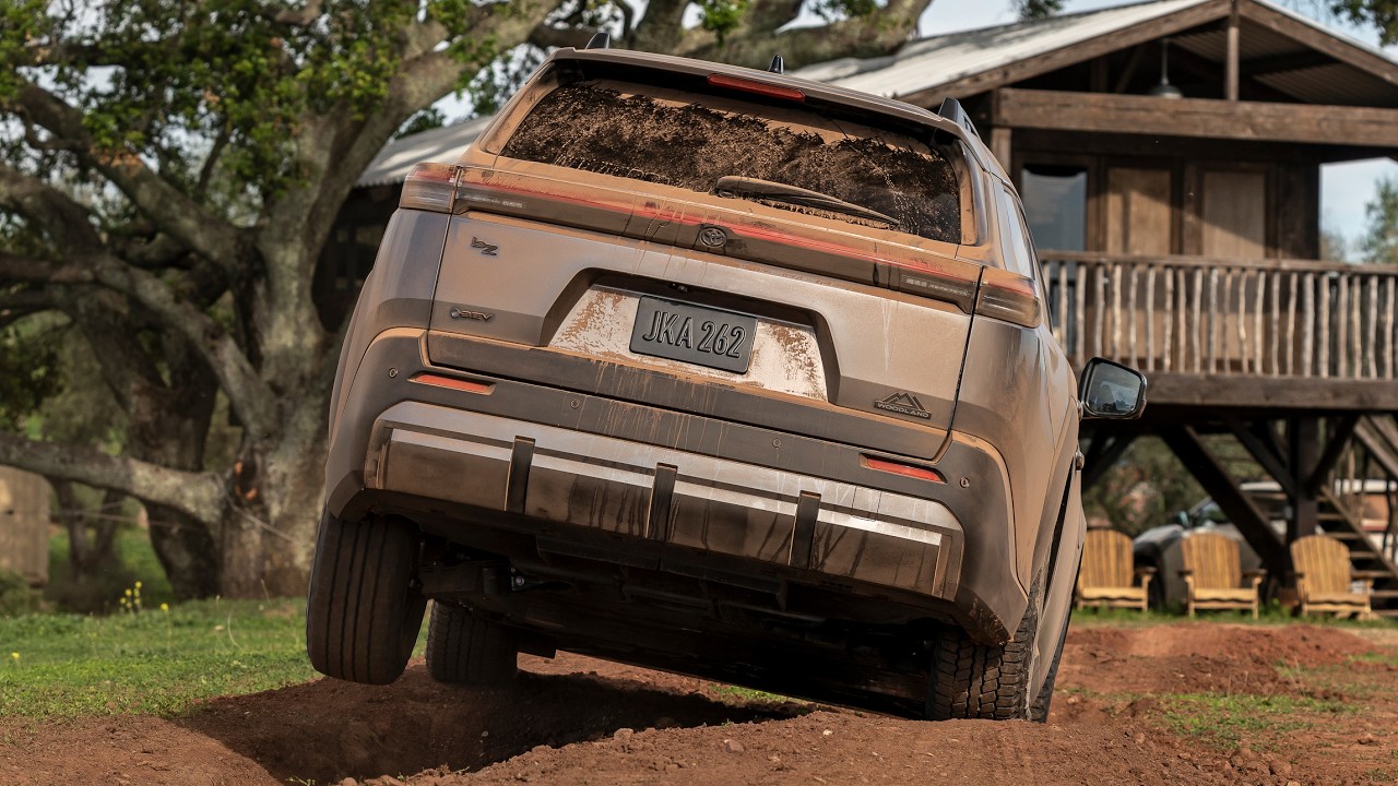 Новый внедорожник Toyota bZ Woodland 2026 года | Демонстрация внедорожных возможностей