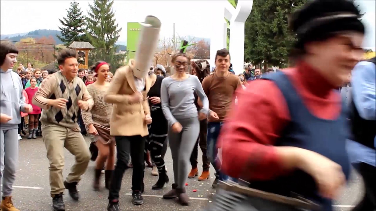 GÓLYABÁL 2016 A kovásznai Kőrösi Csoma Sándor Líceumban  Film balul bobocilor 2016 mini