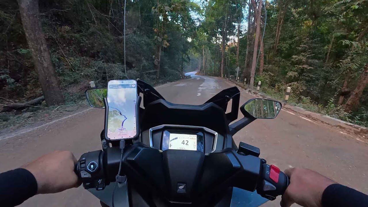 I drove my scooter to the chillest town in Chiang Mai...