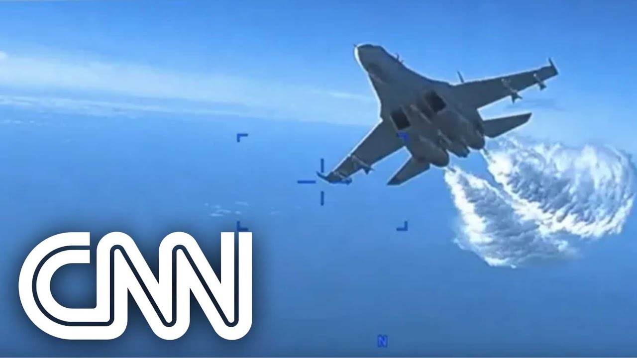 Vídeo mostra momento em que caça russo força queda de drone militar dos EUA | CNN NOVO DIA
