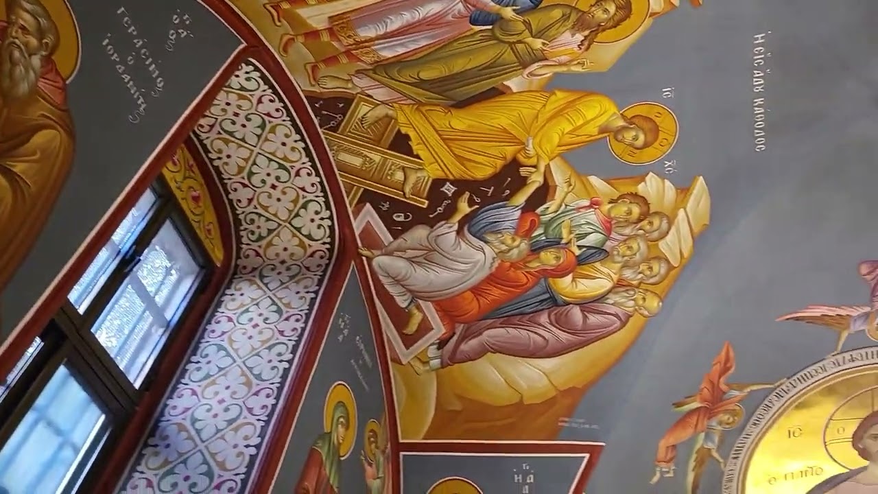 Нам с вами дали три свечи, которыми архиепископ благословлял в монастыре Пантелеймона Целителя