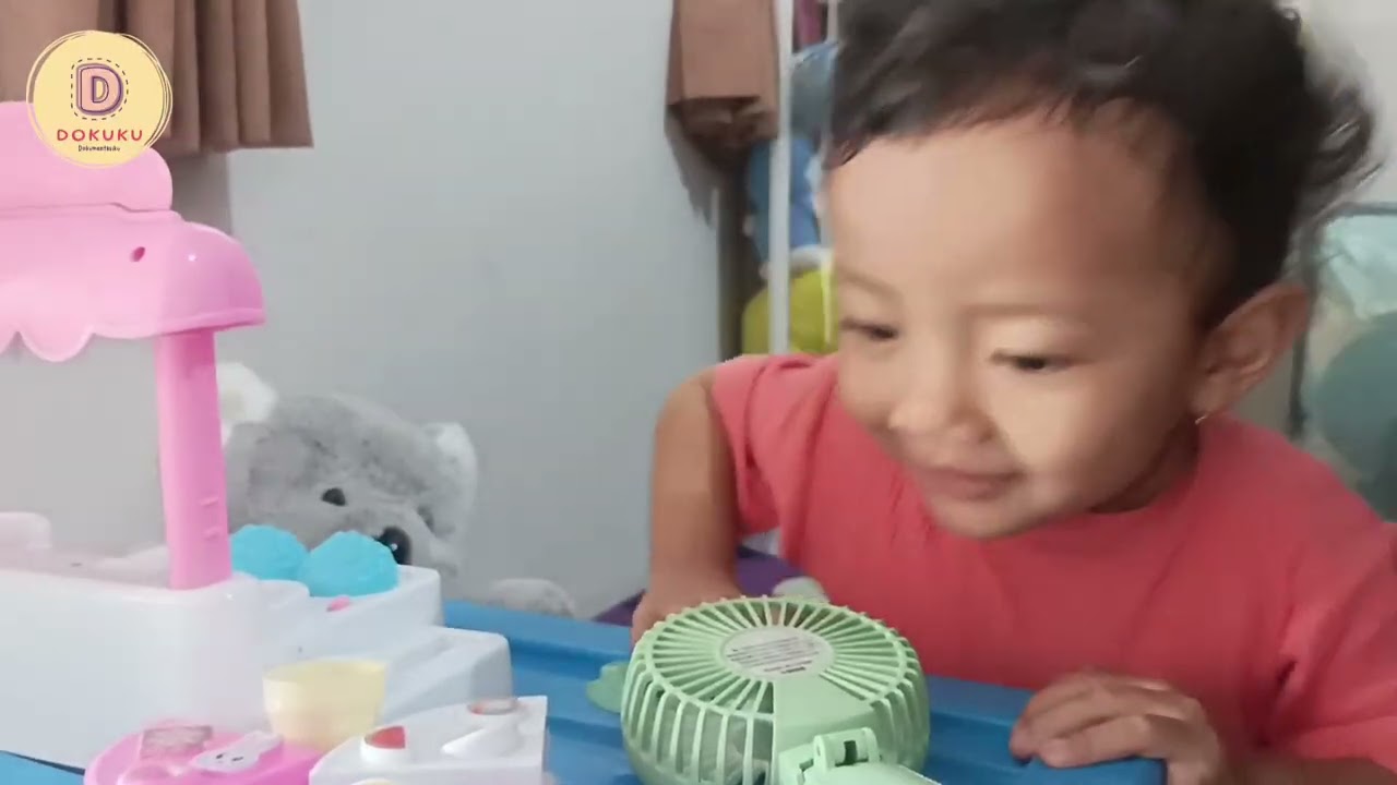 BAYI 2 TAHUN BERMAIN ES KRIM - ES KRIMAN BERSAMA KAKAK