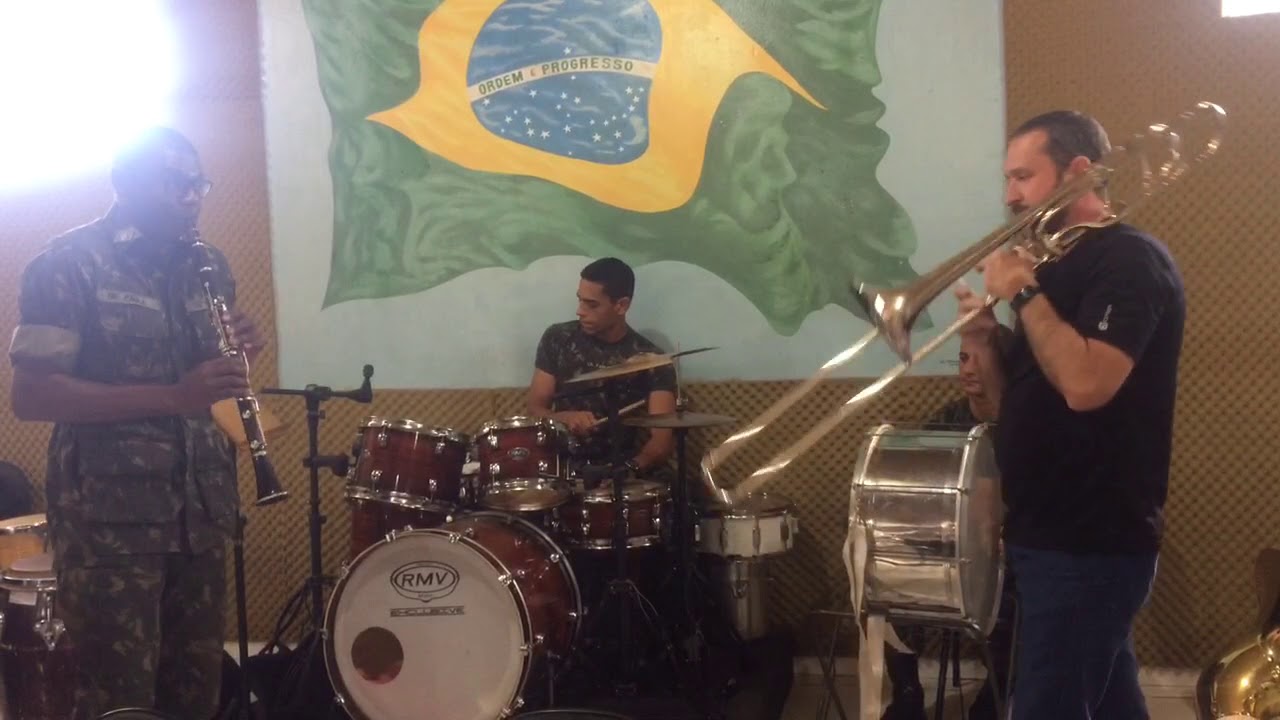 Tizil clarinete e Marcos Flavio trombone -Na Glória