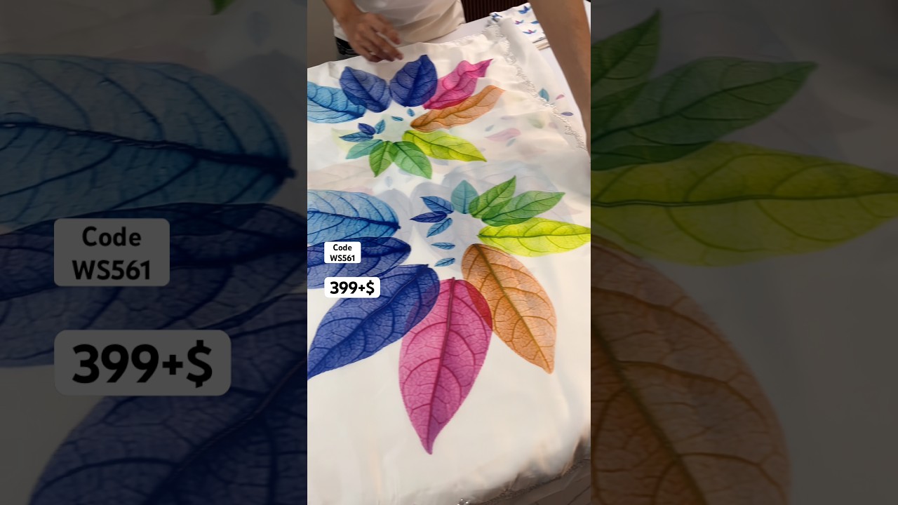 Мягкое, невесомое сари с цифровым принтом, отделкой из камней сироски, фестончатой ​​каймой и блу...