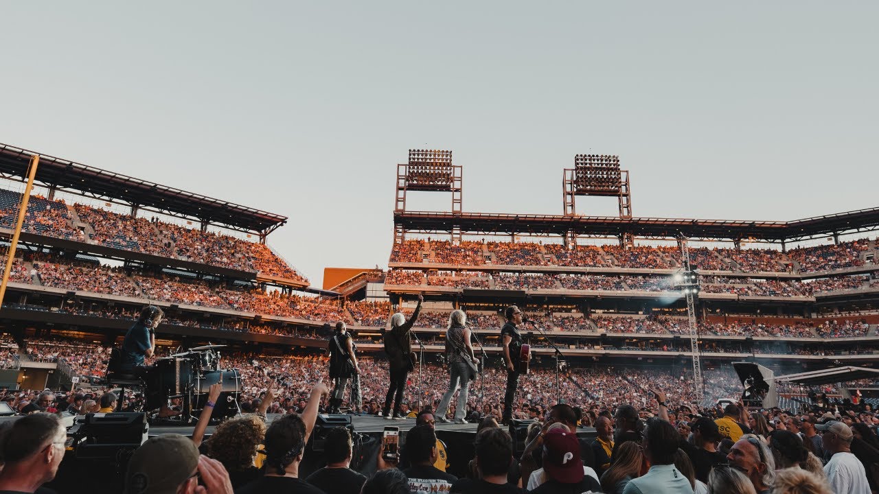 DEF LEPPARD - Behind the Stadium Tour - Episode 3: 
