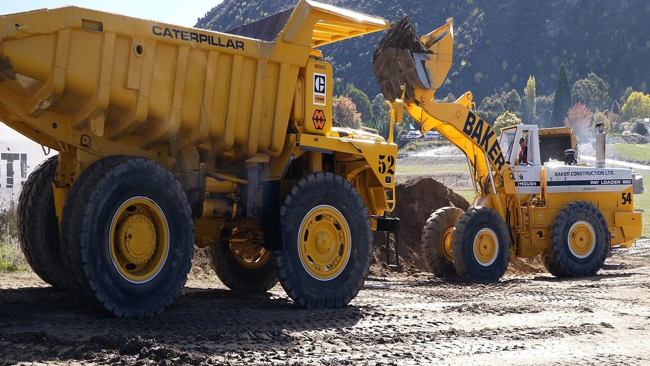 International Harvester Payloader 560 loading a Caterpillar 769B Dump Truck