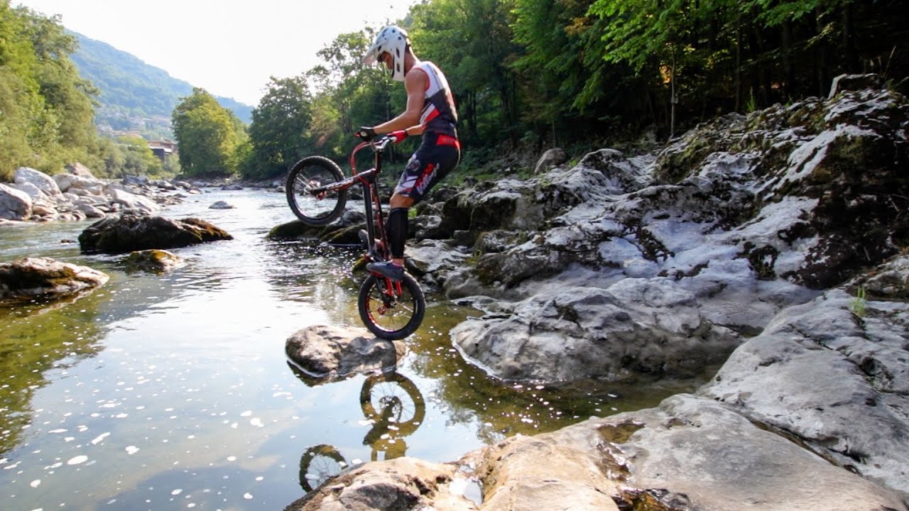 Zogno, il campione di bike trial Elia Orfino