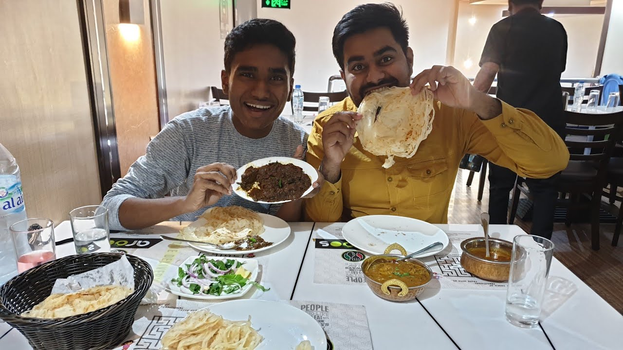 PAKISTANI TRIES KERALA FOOD FOR THE FIRST TIME|SOUTH INDIAN FOODS|KERALA|