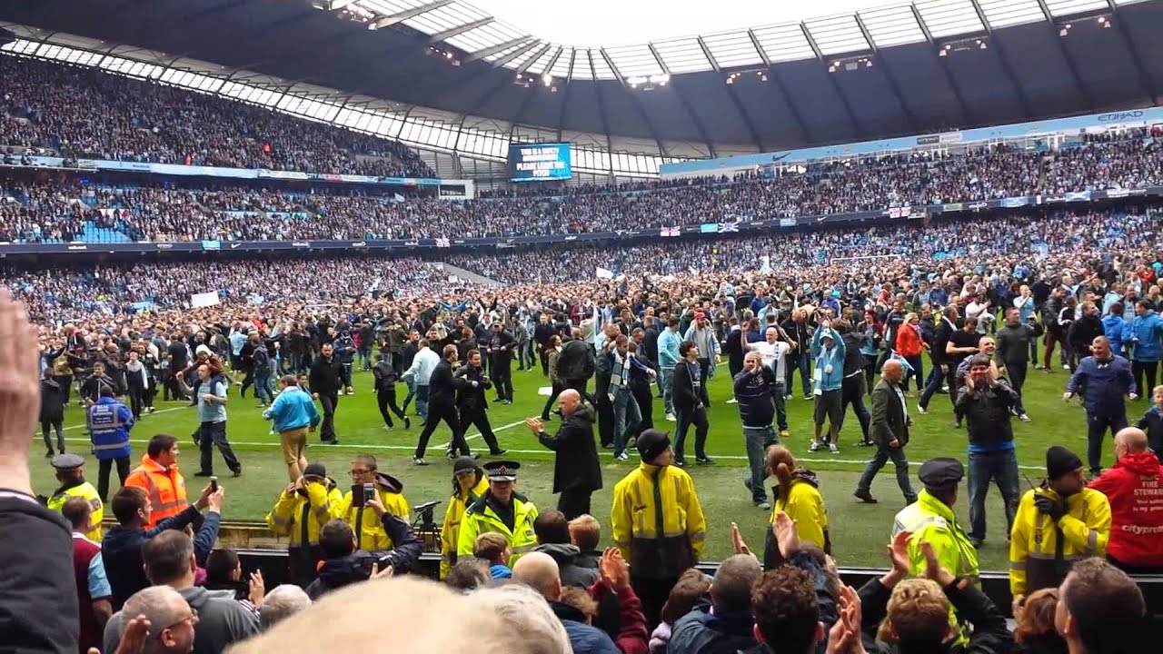 Man City fans appreciating West Ham fans 11/5/2014