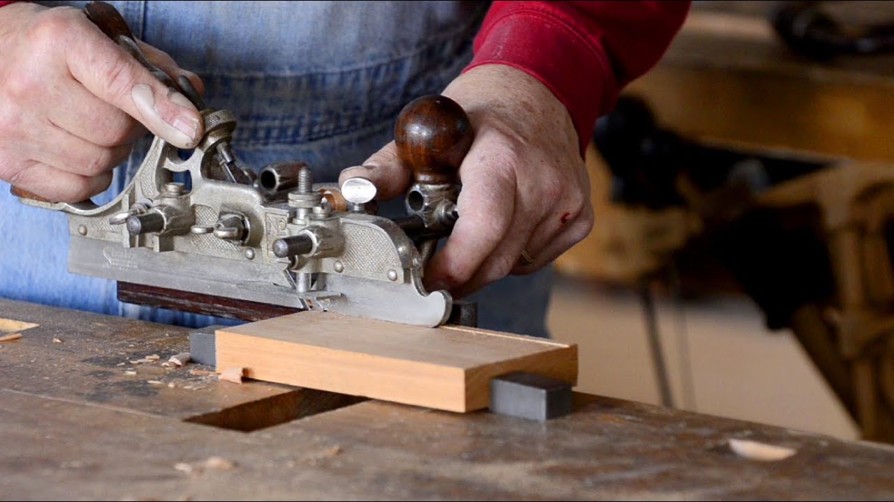 How to Use a Stanley 45 Combination Plane to Cut Grooves
