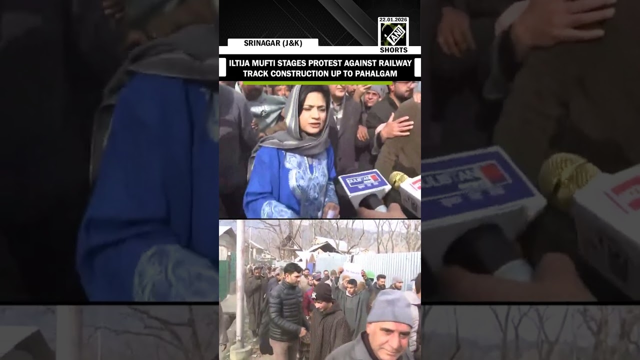 Представительница партии PDP Илтиджа Муфти провела акцию протеста против строительства железнодор...