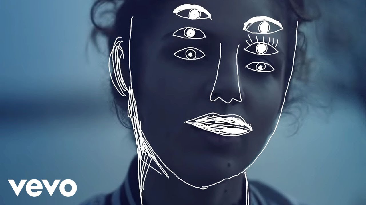 Naya - Girl On the Moon (Une fille de la lune) (Clip officiel)