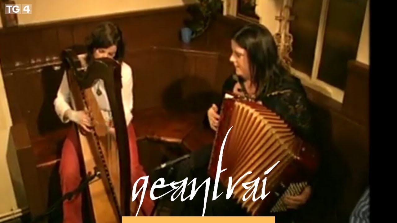 Laoise Kelly & Mirella Murray | Tigh Matt Molloy, Cathair na Mart | Geantraí na Nollag 2001 |TG4