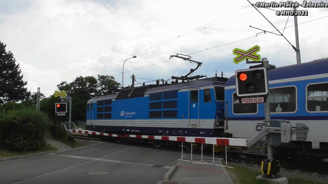 Železniční přejezd Brno-Holásky #1 - P7181 (AŽD LED-PV) - 12.6. 2021 / Czech railroad crossing.