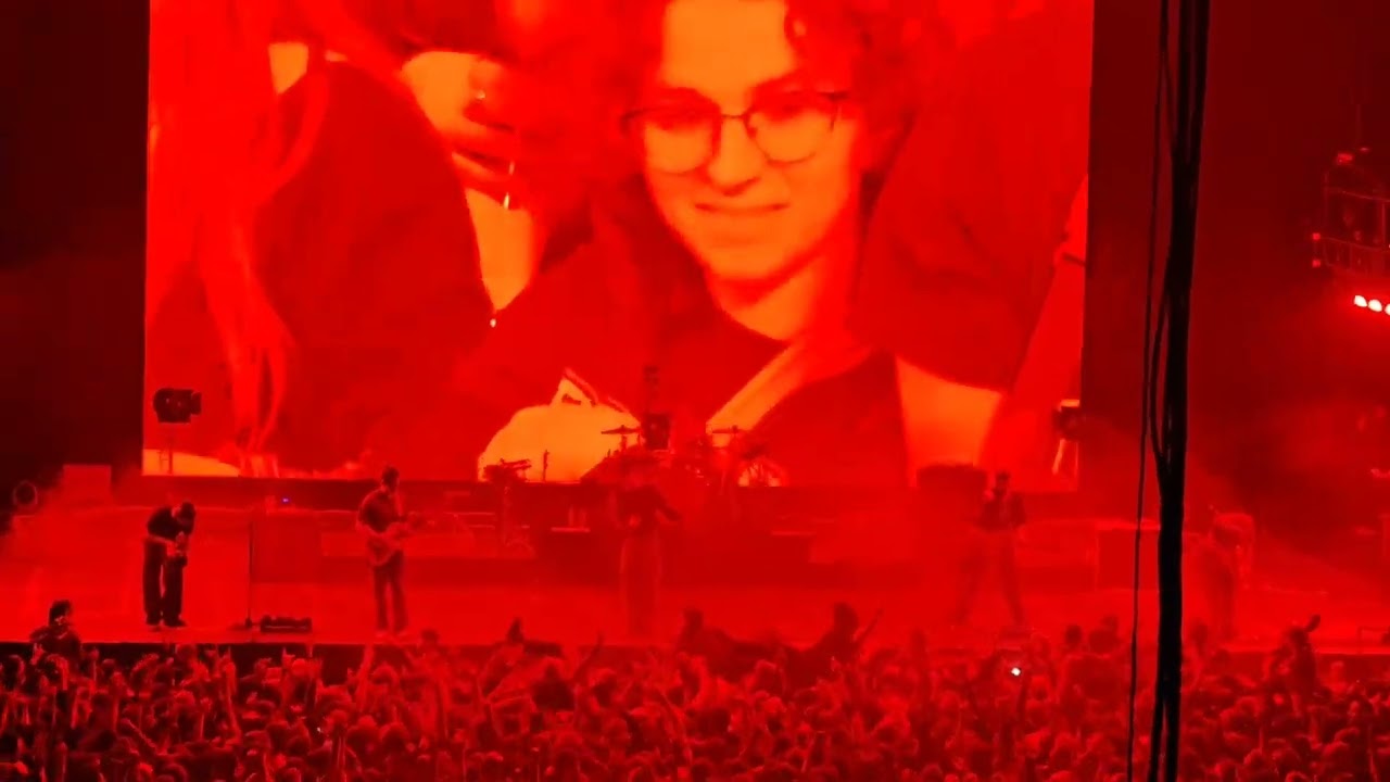 Turnstile live Zénith de Paris France 16 11 2025 