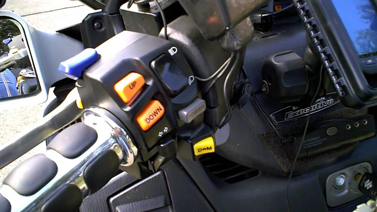 2012 Suzuki Burgman 650 Executive Walk Around ( Gand-ALF)