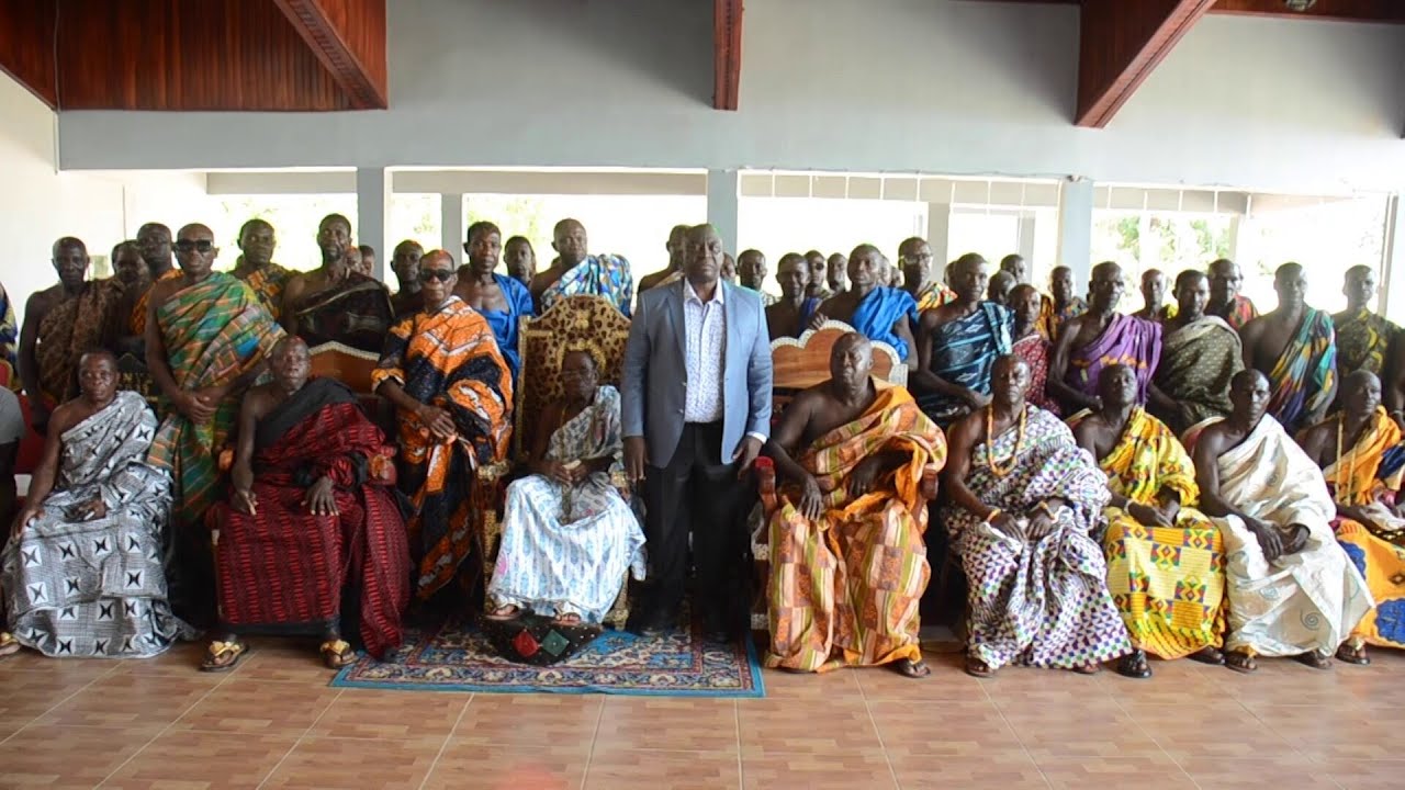 Kobenan Adjoumani échange avec les chefs traditionnels de Tanda sur le choix du candidat RHDP