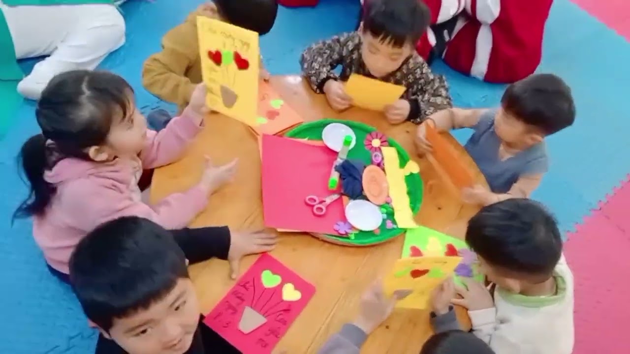 Hoạt động trải nghiệm với chủ đề ngày 8/3. (4TA2)