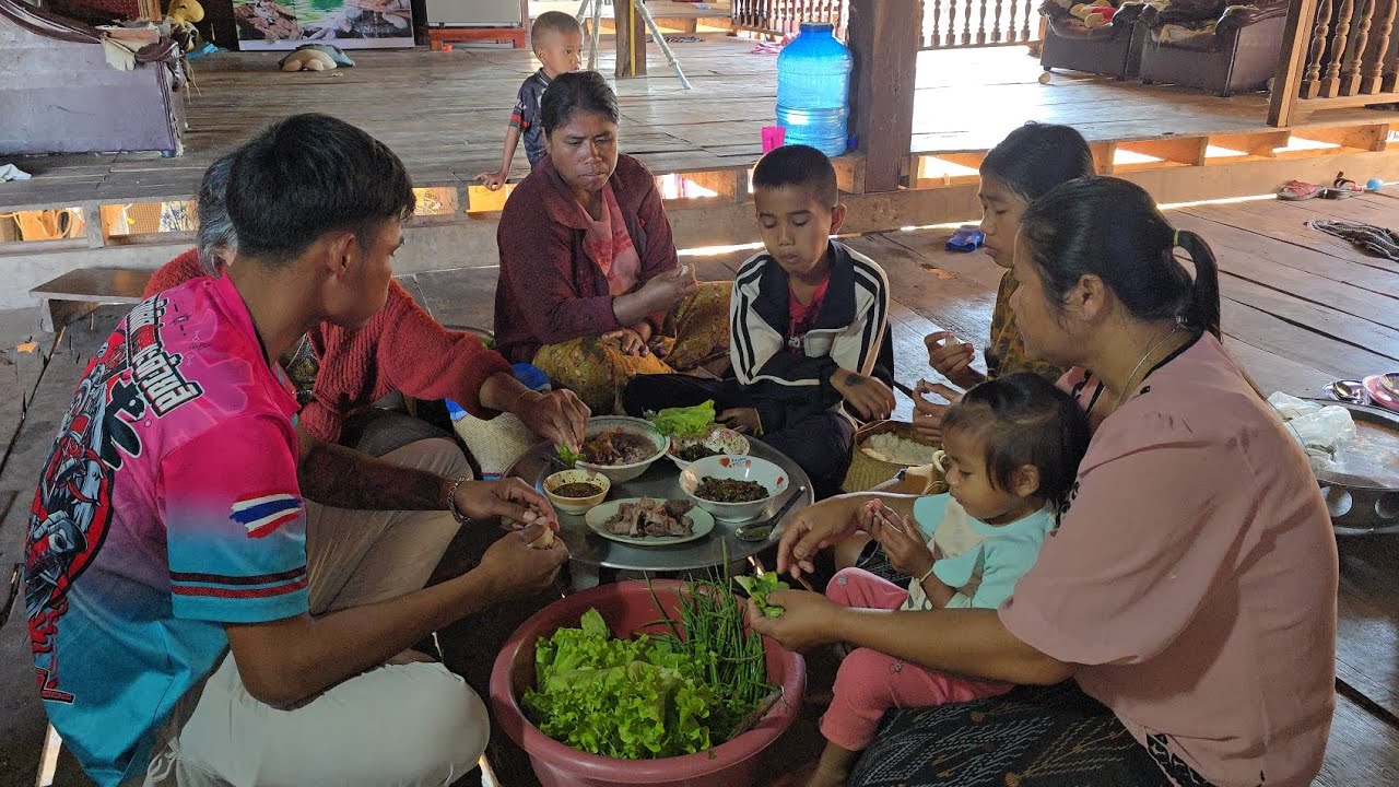 #ก้อยขนดาดเนื้อสู่พี่น้องมากินแม่บักดำพาลูกมาแต่เช้า