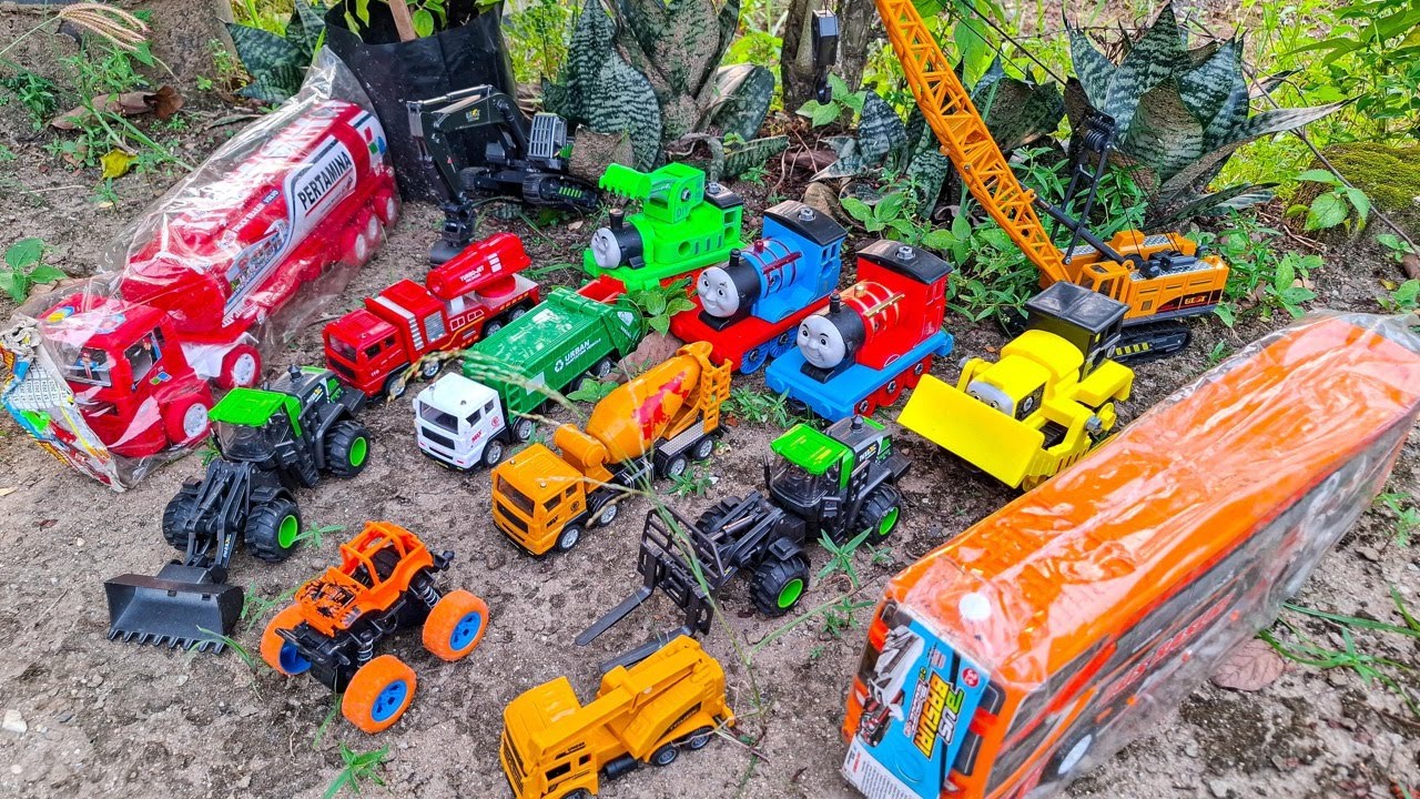 Mencari Mainan Mobil Baru Truk Pasir Truk Molen Kapal Terbang Bus Tayo Excavator Kereta Api Jepp