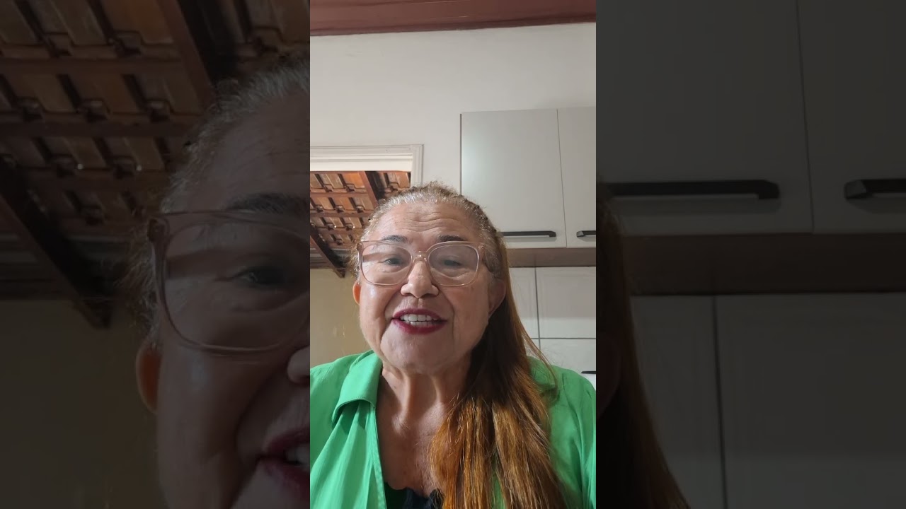 Um casal apaixonado em sua lua de mel. 