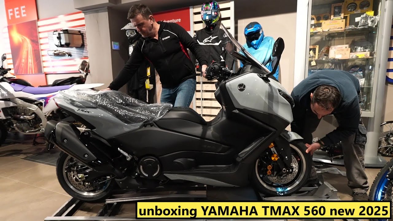 unboxing YAMAHA TMAX 560 new 2025 mega scooter
