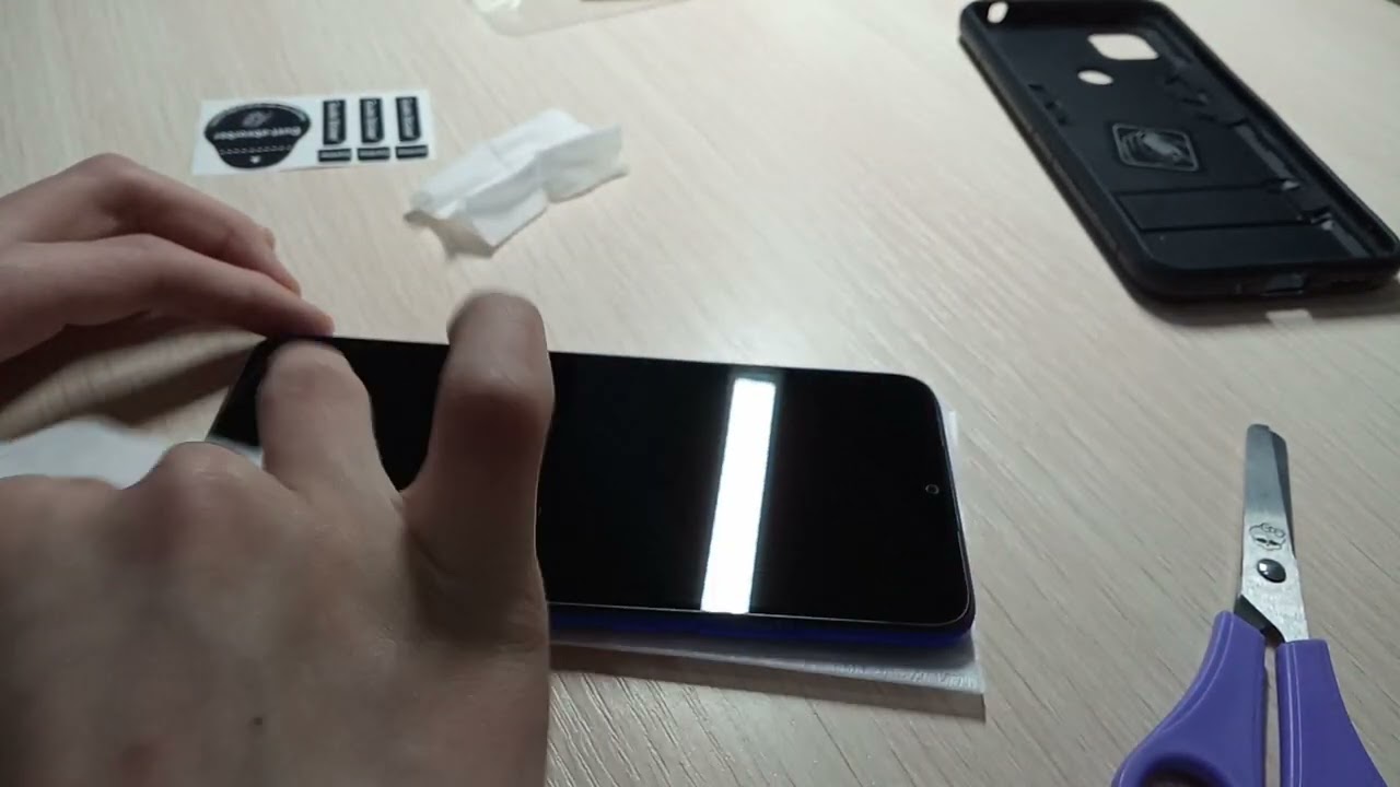 Клею новое защитное стекло на Xiaomi Redmi 9C NFC