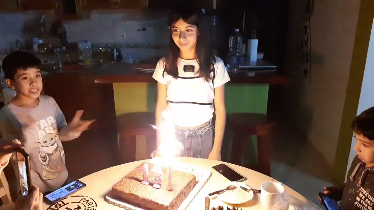 Soplando Velas Del Cumple - 27/05/2024