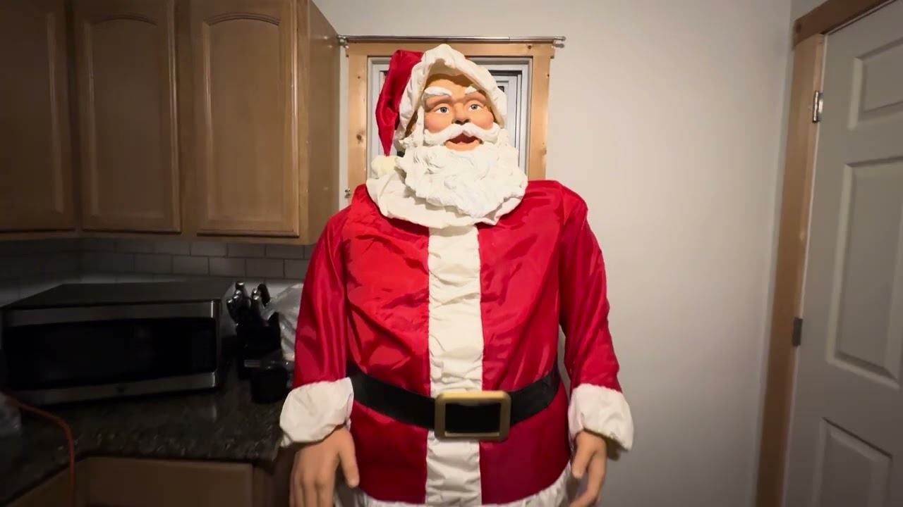 Life Size Outdoor Waving Santa review #christmas #santa #gemmy #spirithalloween #spiritChristmas
