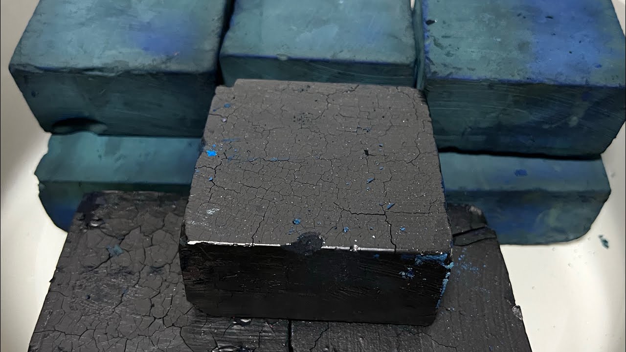 Black with dark green | Dyed Chalk