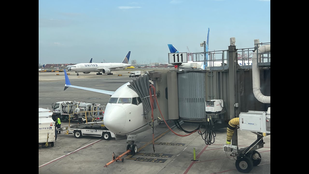 United Economy Class (Economy Plus) Trip Report - Newark Liberty Int'l to Phoenix EWR-PHX B737 MAX 8
