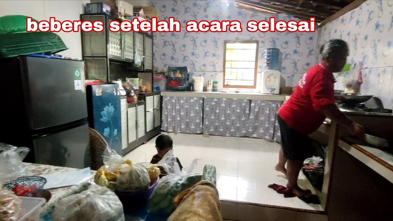 Kegiatan setelah dirumah ada Acara beberes barang dapur lagi 