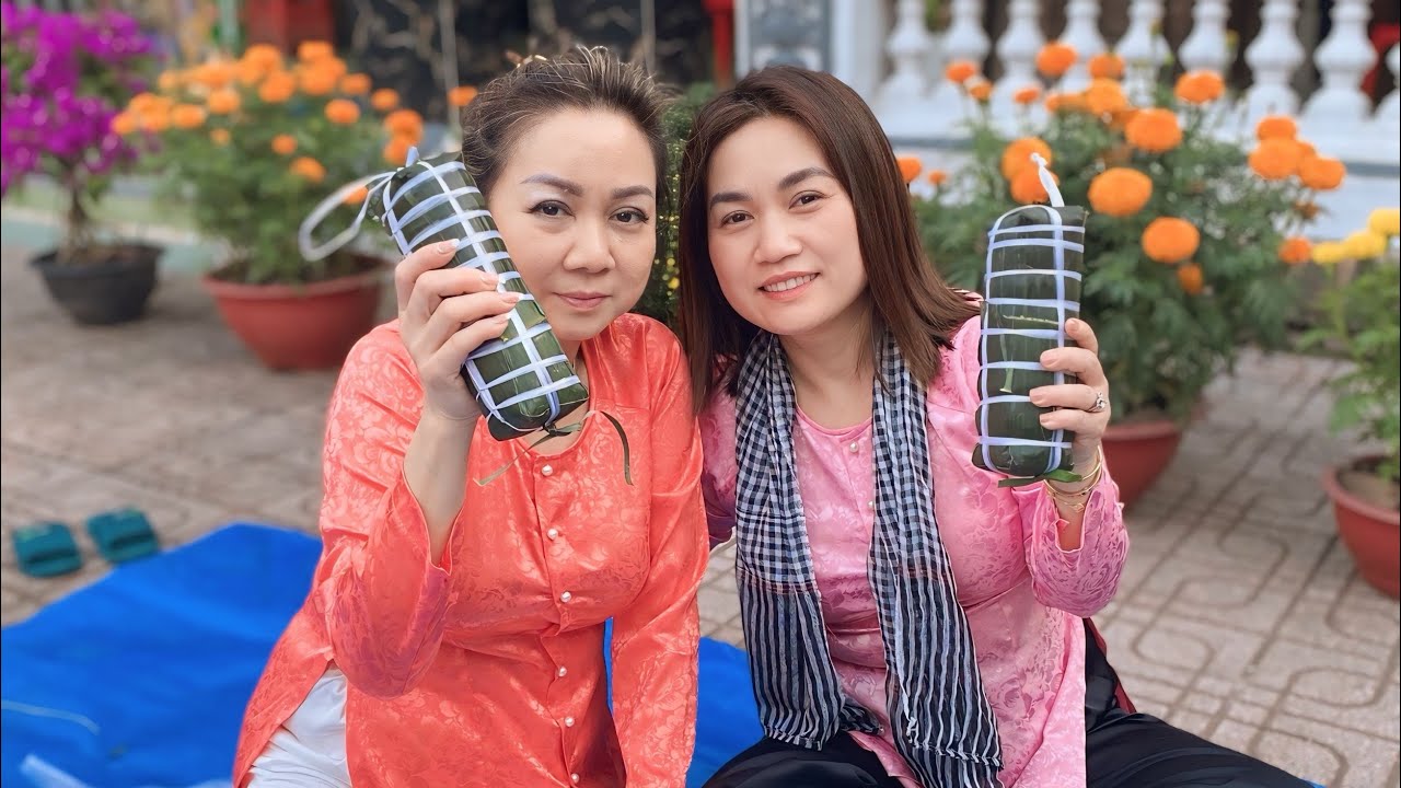 Việt Kiều Mỹ Về Quê Ăn Tết | Gia Đình Quây Quần Gói Bánh Tét Ở Miền Tây