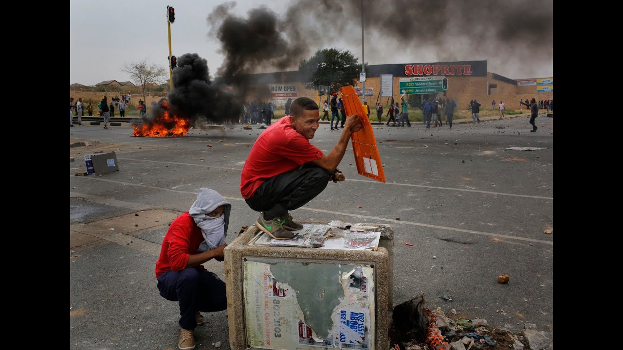 Kim Ludbrook. The life of a news agency photojournalist
