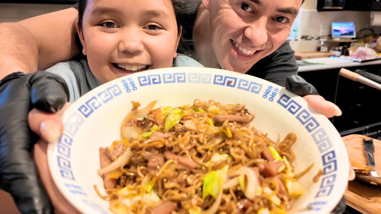 Cooking Yakisoba with Keira