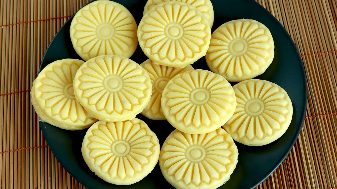 ৫ মিনিটে ১ কাপ গুঁড়ো দুধে ১ কেজি সন্দেশ তৈরির রেসিপি। Guru Dudh Diye Sandesh | Milk Sandesh