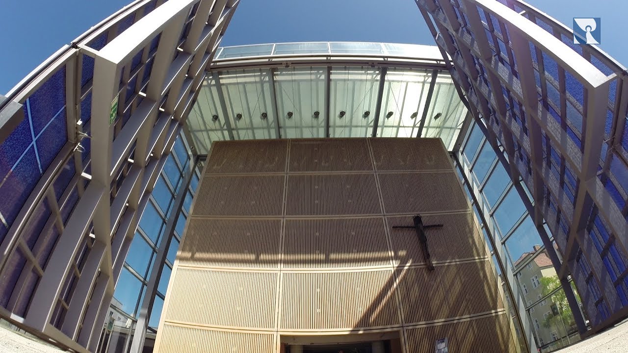 Das größte Kirchenportal der Welt - die Herz-Jesu-Kirche in München
