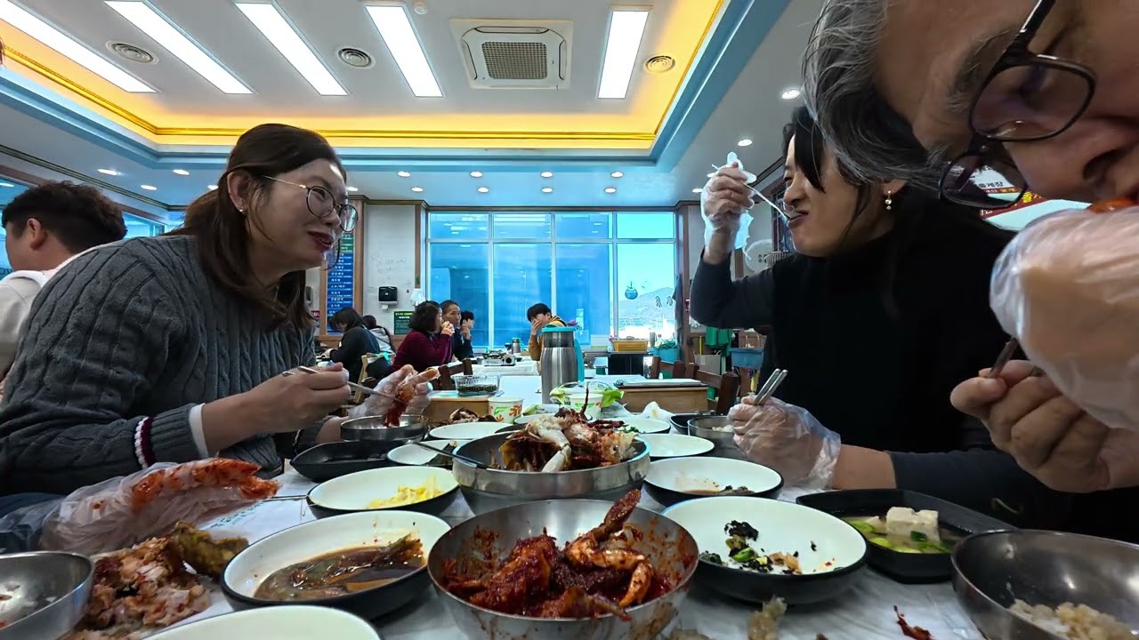 [2026년 1월 2주] 여수 모임 | 황소식당 | 진짜 무한리필 돌게장 | 오션뷰 대형 카페 베이커리 파란시