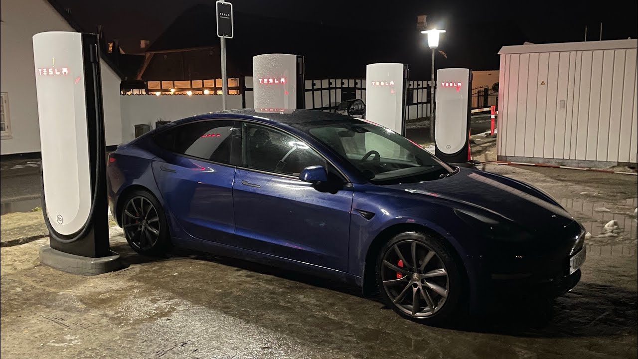 Tester den første V4 Supercharger i Danmark (Blokhus)