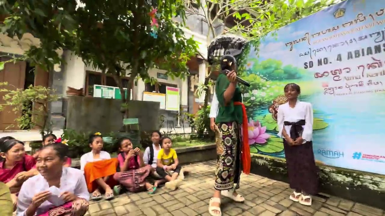 Penyerahan Juara Bulan Bahasa Bali