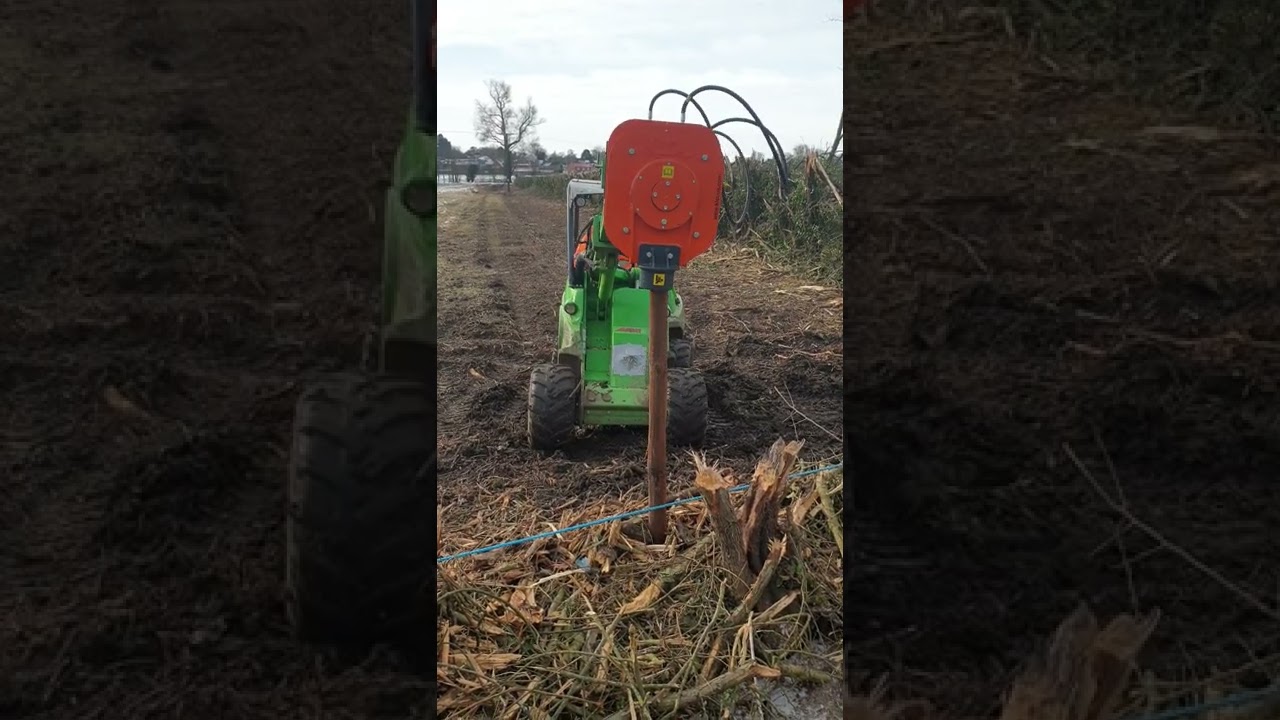 Klou KPD1 vibrating post driver attachment on Avant articulated loader.