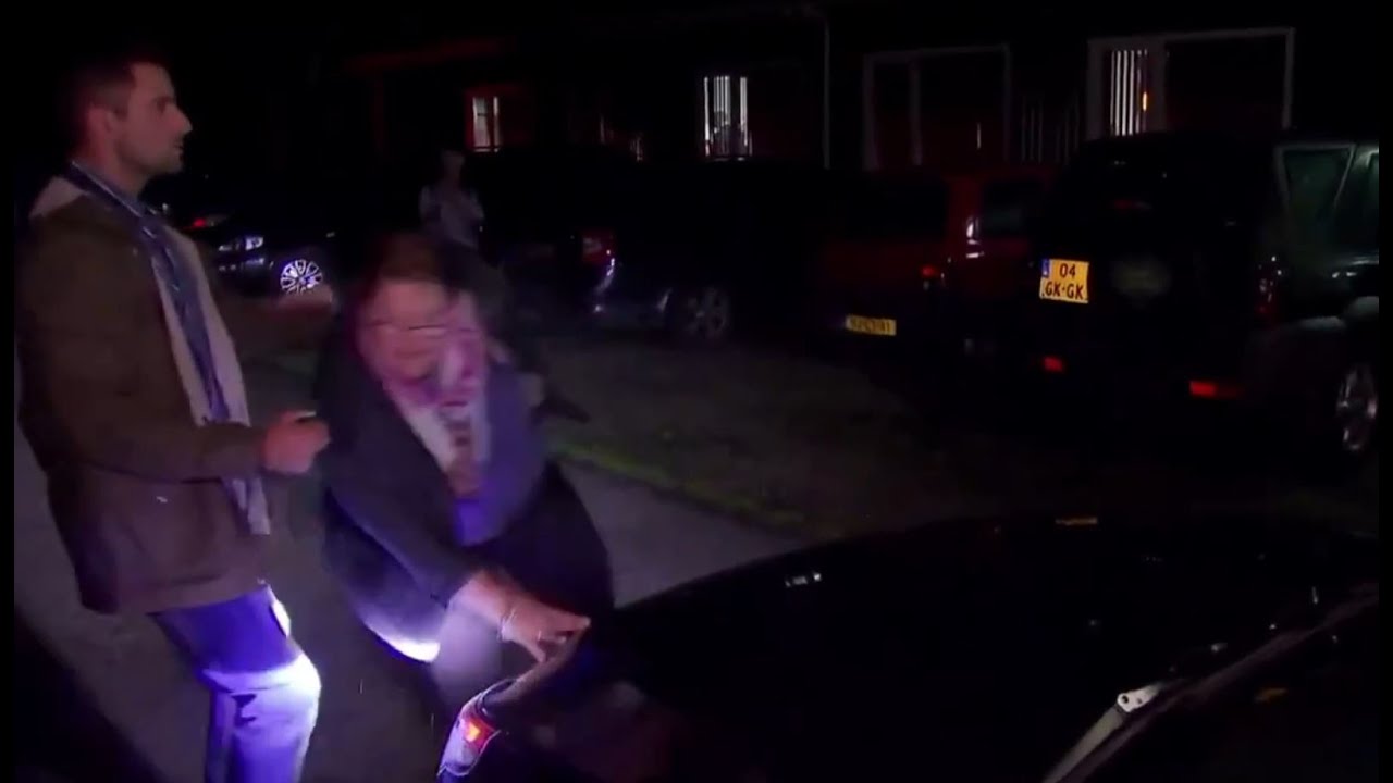 Dikke BMW (vrouw word omver getrokken)