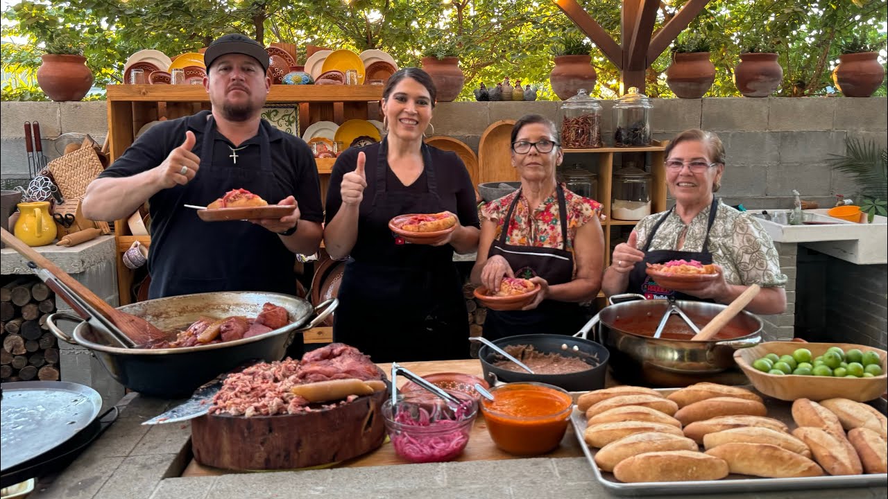 TORTAS AHOGADAS TIPICAS DE GUADALAJARA, JALISCO CON CARNITAS MICHOACANAS!