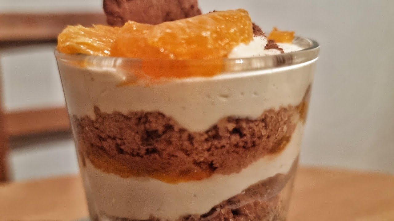 Mandarinen-Creme mit Lotus-Crunch