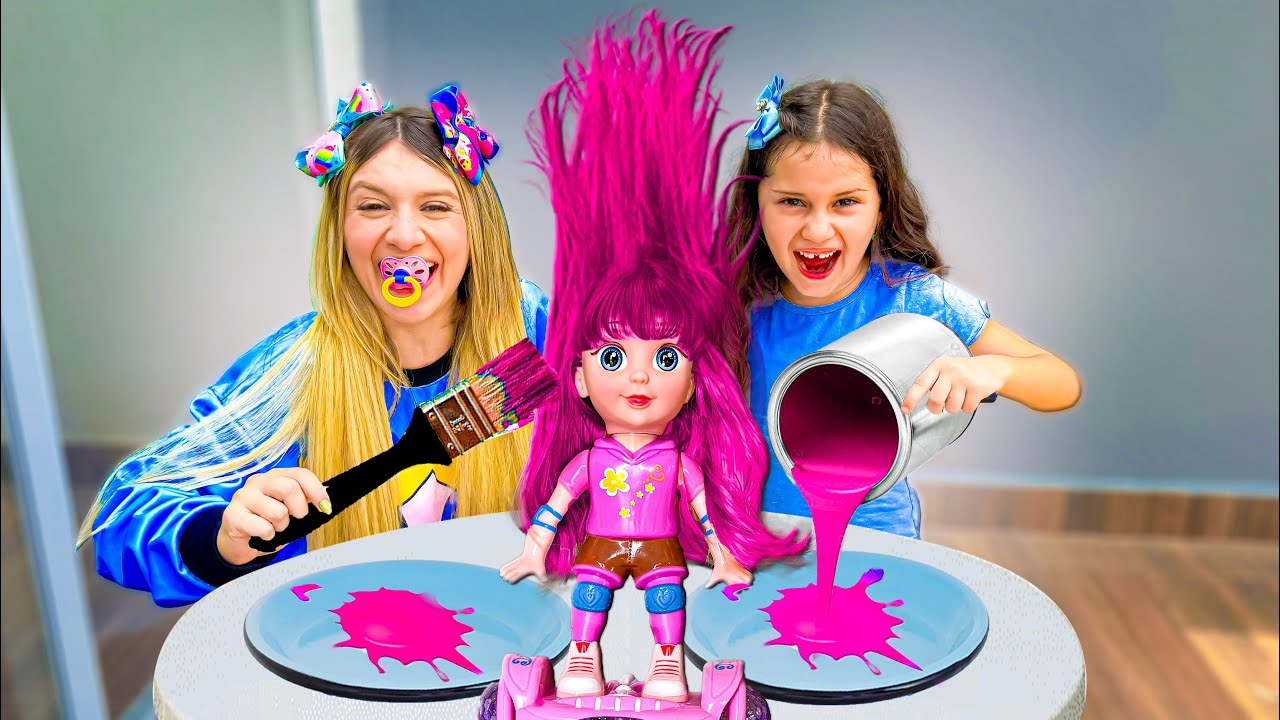 JULLY E LAYRA PINTARAM O CABELO DA BONECA DE ROSA!! *estragou tudo