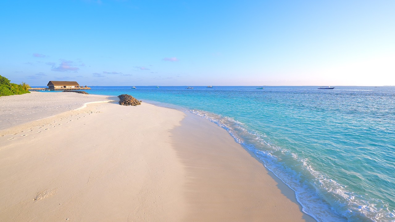 Relaxing Ocean: Calming Waves From Maldives. Ocean Sounds. Ocean Background 4K Ultra HD
