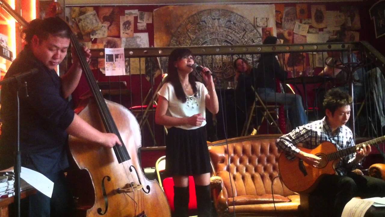 Scarlet [Acoustic Live] - Iwao Junko (at Dernier Bar, Paris, 2013/09/29)